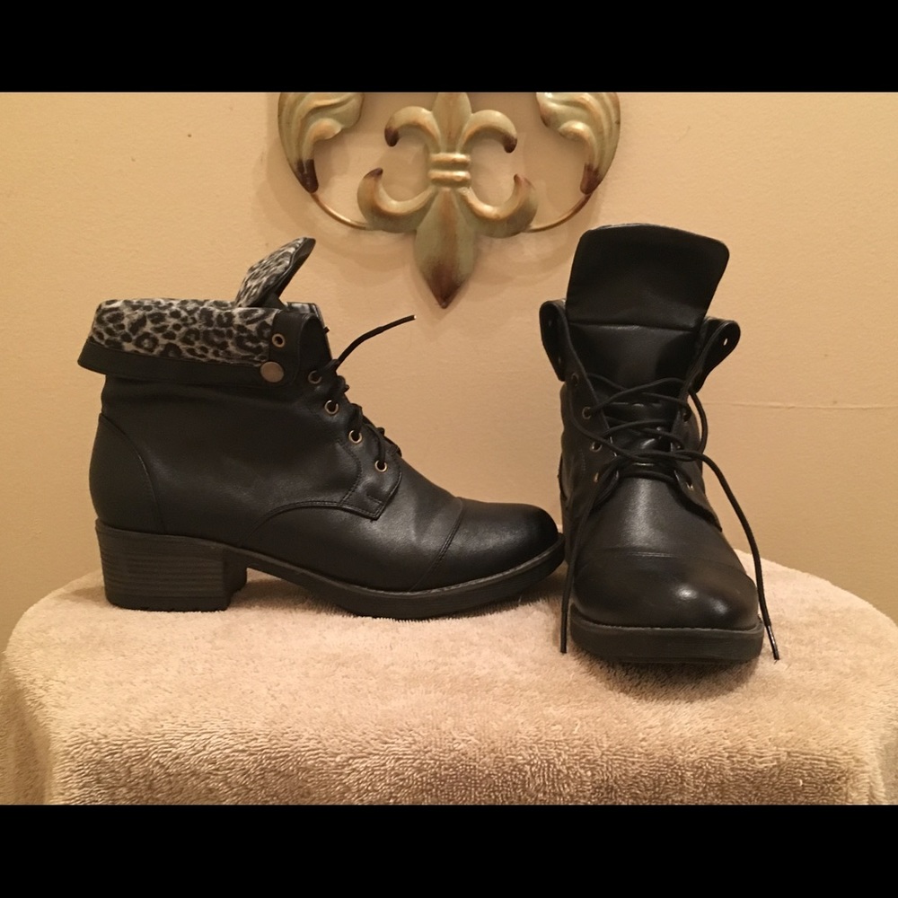 Women’s Lace Up Boots